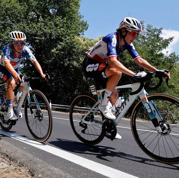 The GLYCARE® HMO advantage: Fueling Team dsm-firmenich PostNL’s rise in professional cycling 